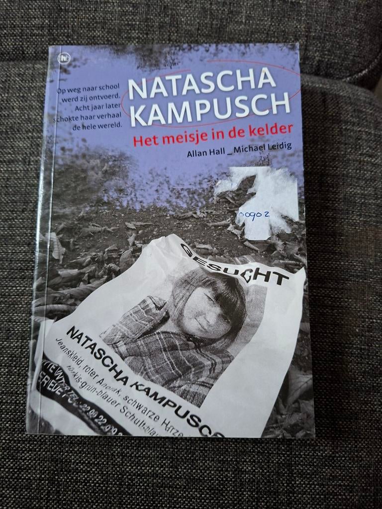 Natascha Kampusch - Het meisje in de kelder, Ophalen of Verzenden, Gelezen, Allan Hall, Michael Leidig, Overige