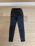 Zwarte legging / broek van New Look, faux leer, 34 / XS, New Look, Zwart, Ophalen of Verzenden, Zo goed als nieuw