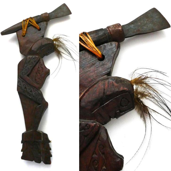 Houtgesneden figuur bijltje bijl Biak Geelvinkbaai Indonsië, Antiek en Kunst, Antiek | Gereedschap en Instrumenten, Ophalen of Verzenden