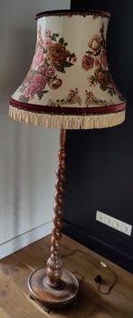 leuke vintage staande lamp van hout., Antiek en Kunst, Ophalen