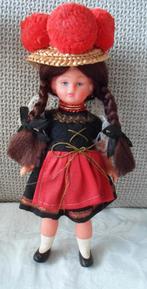 Oud klederdracht popje. Jaren '50. Gruss aus Köln, Verzamelen, Poppen, Ophalen of Verzenden, Zo goed als nieuw, Pop