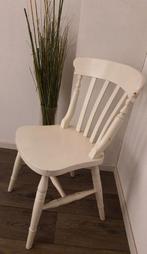 Brocante achtige witte houten stoel met spijlen., Huis en Inrichting, Wit, Zo goed als nieuw, Eén, Ophalen