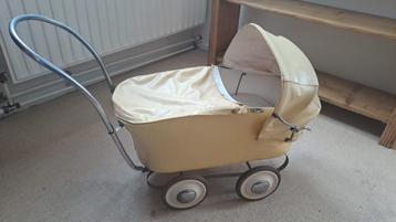 Antieke Poppenwagen - Charmant & Decoratief beschikbaar voor biedingen