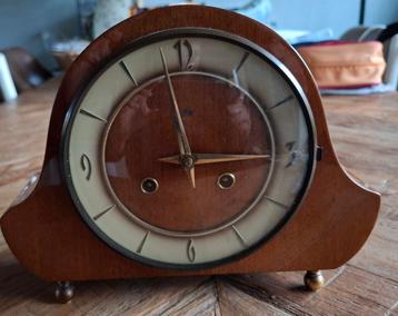 Pendule/ tafelklok opwindbaar met sleutel, nog werkend beschikbaar voor biedingen