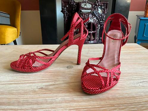 Zgan Sacha rood met witte polkadot naaldhakken mt. 38, Kleding | Dames, Schoenen, Zo goed als nieuw, Schoenen met hoge hakken