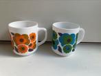 Vintage 2 arcopal Lotus mokken, Huis en Inrichting, Keuken | Servies, Ophalen of Verzenden, Overige stijlen, Kop(pen) en/of Schotel(s)