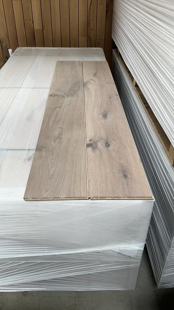 Aanbieding 81 m² Eiken Multiplank Grijs Geolied 4 mm toplaag, Diensten en Vakmensen, Vloerleggers en Parketteurs, Houten vloeren