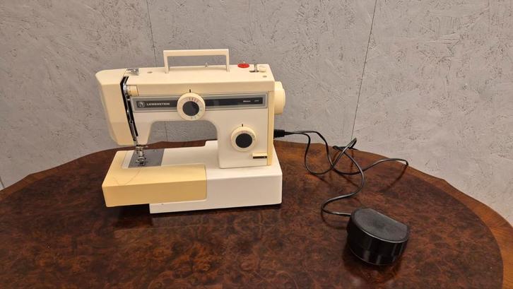 Lewenstein Melson 3107 naaimachine – compleet met koffer, Hobby en Vrije tijd, Naaimachines en Toebehoren, Gebruikt, Naaimachine