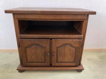Mooi eiken tv-/ audiomeubel beschikbaar voor biedingen