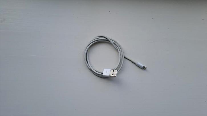 Iphone kabel originele Apple 1 meter, Telecommunicatie, Mobiele telefoons | Telefoon-opladers, Zo goed als nieuw, Apple iPhone