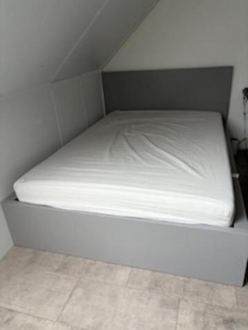 Malm bed Ikea grijs 140x200 beschikbaar voor biedingen