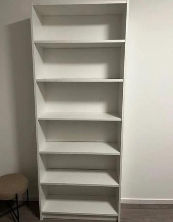 Boekenkast  beschikbaar voor biedingen