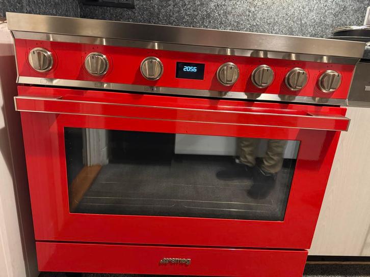 Smeg Portofino fornuis - Rood - Uitstekende staat!, Witgoed en Apparatuur, Fornuizen, Zo goed als nieuw, Vrijstaand, Inductie