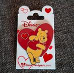 Winnie de Poeh hartjes pin - Disneyland Parijs (nieuw), Ophalen of Verzenden, Nieuw, Speldje of Pin