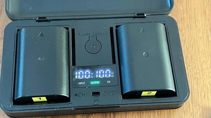 Dubbele batterijlader met 2x accu voor o.a. Lumix G9, Audio, Tv en Foto, Accu's en Batterijen, Zo goed als nieuw, Oplaadbaar, Ophalen of Verzenden