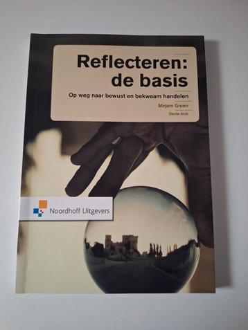 Boek reflecteren de basis beschikbaar voor biedingen