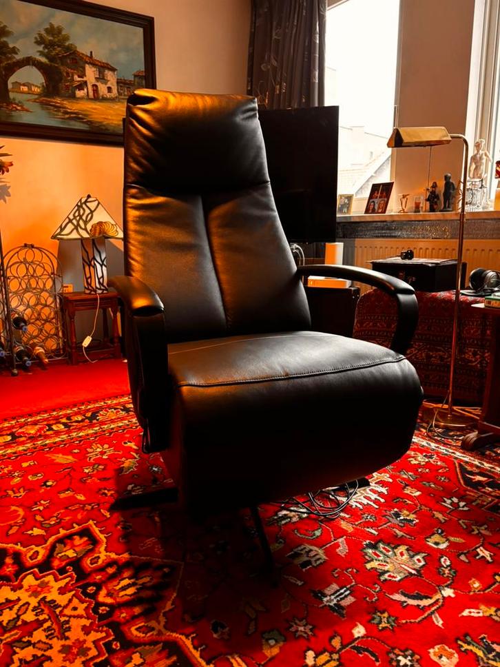 Sta op fauteuil Garda zwart leder, Huis en Inrichting, Fauteuils, Zo goed als nieuw, Leer, 50 tot 75 cm, Minder dan 75 cm, Ophalen