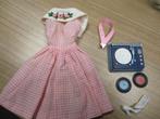 1965 BARBIE DANCING DOLL NM staat COMPLEET, Verzamelen, Poppen, Ophalen of Verzenden, Zo goed als nieuw, Kleertjes