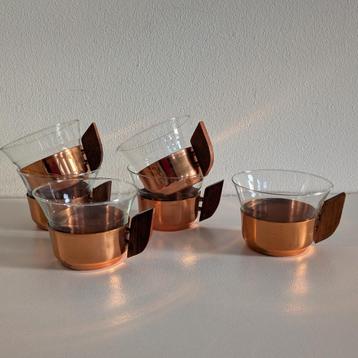 6 vintage retro theeglazen in houder van koper beschikbaar voor biedingen