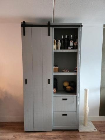 Vt wonen slide kast barn br.122xd.37/(40.5 incl deur)xh.230 beschikbaar voor biedingen