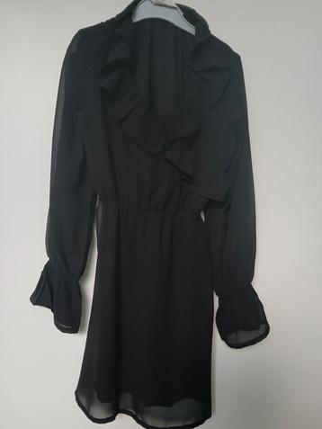 Mooie zwarte jurkjes beschikbaar voor biedingen