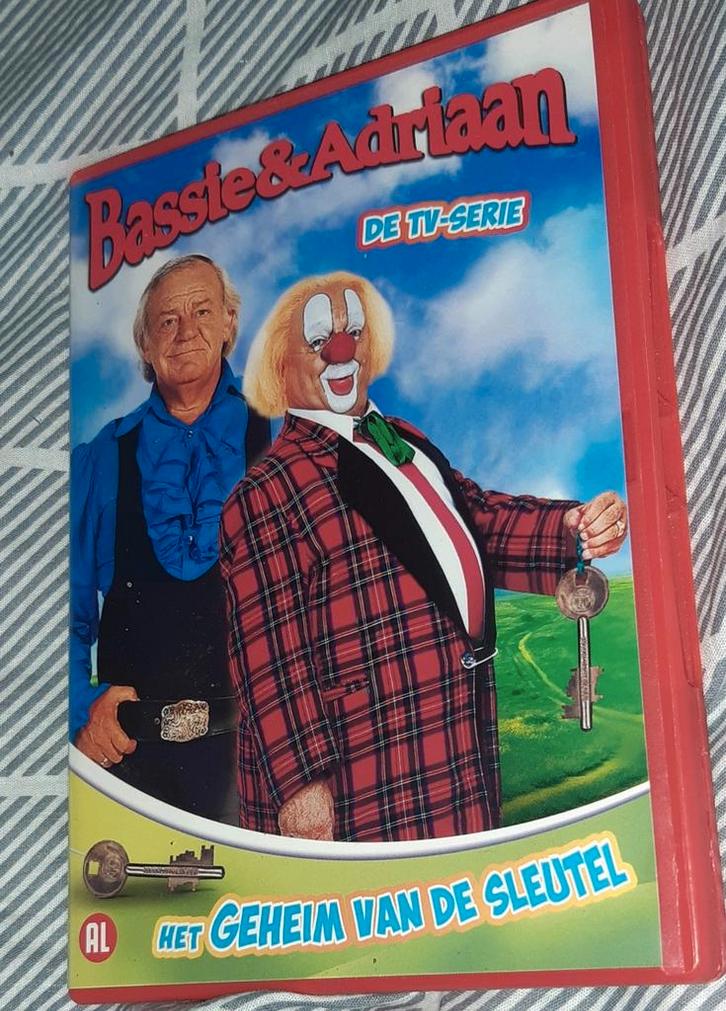 Bassie & Adriaan - de tv serie Het Geheim van de Sleutel DVD, Cd's en Dvd's, Dvd's | Tv en Series, Gebruikt, Komedie, Alle leeftijden