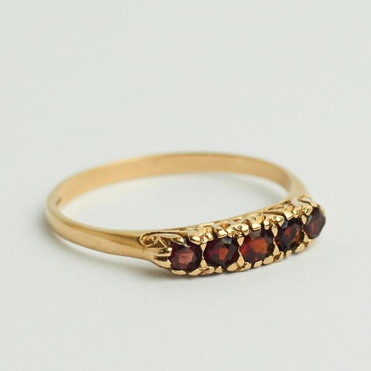 Vintage gouden ring granaat rijring 9 karaat engeland, Sieraden, Tassen en Uiterlijk, Ringen, Zo goed als nieuw, Dame, 18 tot 19