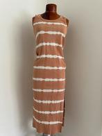 Nieuw! Ribstof DKNY jurk in maat M, Kleding | Dames, Jurken, Maat 38/40 (M), Beige, DKNY, Nieuw