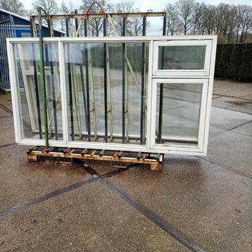 Te koop 2 hardhouten kozijnen  beschikbaar voor biedingen