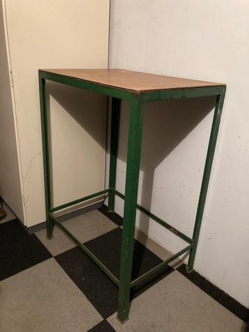 Stalen werkbank / lastafel 103 cm hoog beschikbaar voor biedingen