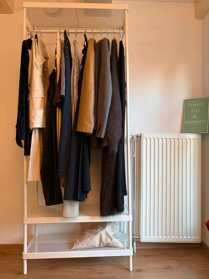 IKEA MACKAPÄR Open Clothing Rack / Wardrobe Stand – White, Huis en Inrichting, Woonaccessoires | Kapstokken, Zo goed als nieuw