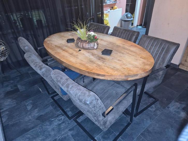 Ovalen Eettafel met stoelen Mango hout., Huis en Inrichting, Tafels | Eettafels, Zo goed als nieuw, 100 tot 150 cm, 150 tot 200 cm