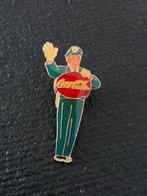 Coca Cola  - Coca Cola pin frisdrank speldje verkeersagent, Ophalen of Verzenden, Zo goed als nieuw, Merk, Speldje of Pin