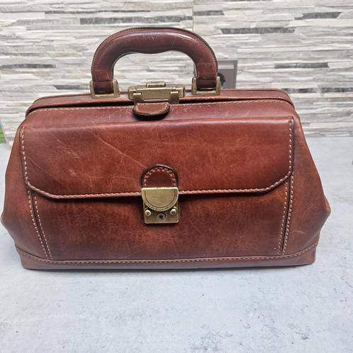 Vintage doterstas Rivet Lederwaren Amsterdam Handtas, Sieraden, Tassen en Uiterlijk, Tassen | Damestassen, Gebruikt, Handtas, Bruin