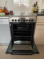 Elektrisch fornuis Indesit, Ophalen, Hete lucht, 4 kookzones, Zo goed als nieuw