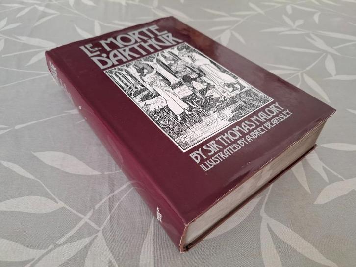 LE MORTE D' ARTHUR -Sir Thomas Malory (BEARDSLEY) - ENGELS, Boeken, Literatuur, Gelezen, Europa overig, Ophalen of Verzenden