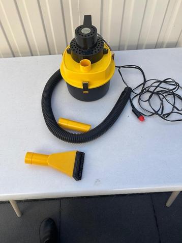 12Volt stofzuiger met toebehoren beschikbaar voor biedingen