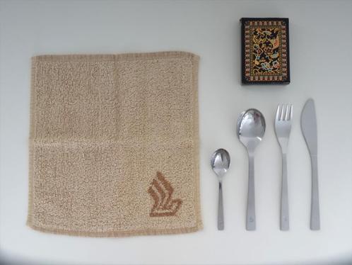 Bestek, towel, eau de toilette, kaartspel Singapore Airlines, Verzamelen, Luchtvaart en Vliegtuigspotten, Ophalen of Verzenden