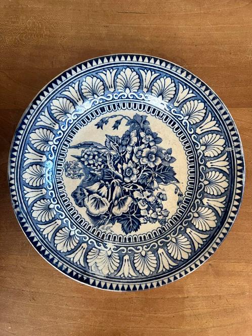 Antiek aardewerk bord met bloemendecoratie craquelé, Antiek en Kunst, Antiek | Servies los, Ophalen of Verzenden