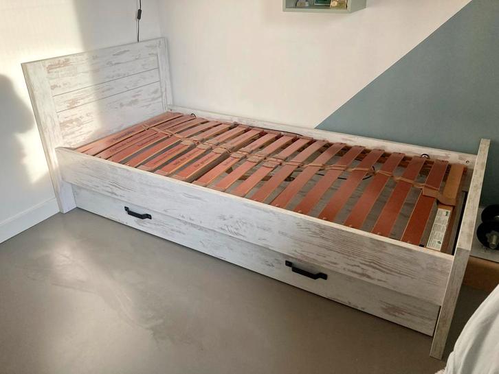 Eenpersoonsbed / Stoer tienerbed 90x200 met opberglade, Huis en Inrichting, Slaapkamer | Bedden, Zo goed als nieuw, Eenpersoons