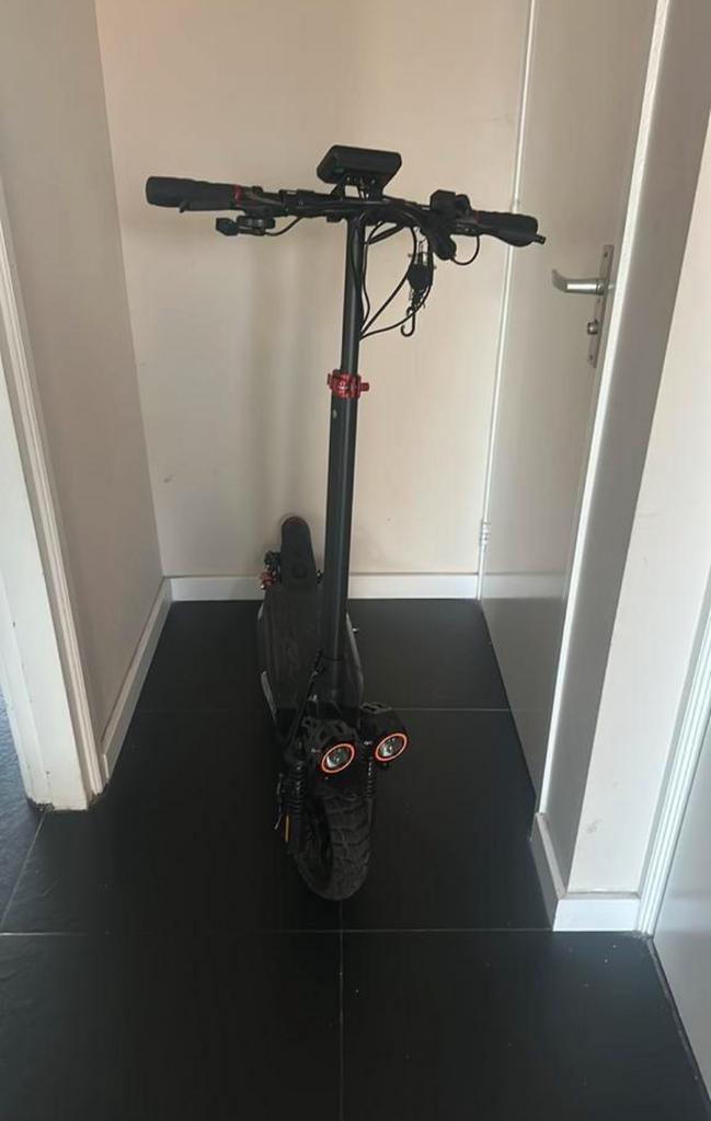 Elektrische iscooter zo snel mogelijk weg, Fietsen en Brommers, Steps, Nieuw, Elektrische step (E-scooter), Ophalen