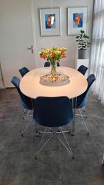 Ovale eettafel met verlengbladen en zes stoelen., Huis en Inrichting, Tafels | Eettafels, Ophalen, Zo goed als nieuw, Vijf personen of meer