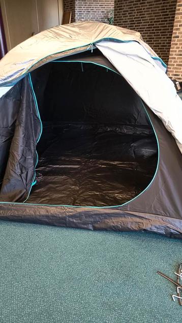 Quechua 3-persoons Fresh&Black tent beschikbaar voor biedingen