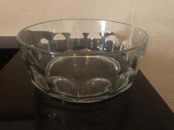 glazen schaal beschikbaar voor biedingen