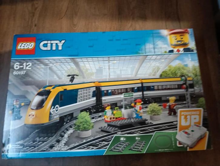 LEGO City 60197 Passagierstrein, Kinderen en Baby's, Speelgoed | Duplo en Lego, Zo goed als nieuw, Lego, Complete set, Ophalen of Verzenden