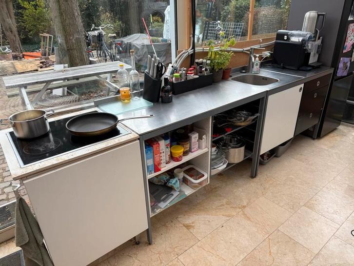 Ruime en uitgebreide RVS noodkeuken, Huis en Inrichting, Keuken | Keukenelementen, Gebruikt, Minder dan 100 cm, 100 tot 150 cm