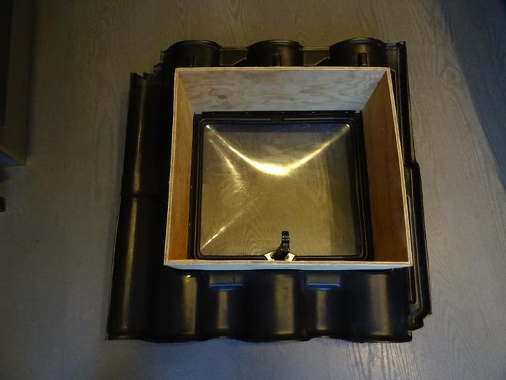 UBBINK DAKRAAM OP ZOLDER  VERKEERT IN PERFECTE STAAT, Doe-het-zelf en Verbouw, Glas en Ramen, Zo goed als nieuw, Dakraam, Minder dan 80 cm