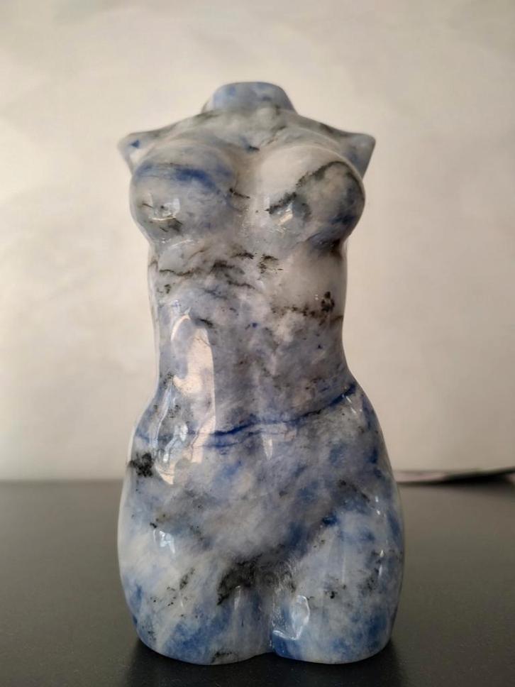 Sodaliet Body Sculptuur, Verzamelen, Mineralen en Fossielen, Ophalen of Verzenden