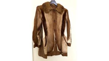 Leren jas met bont afwerking 40/42 beschikbaar voor biedingen