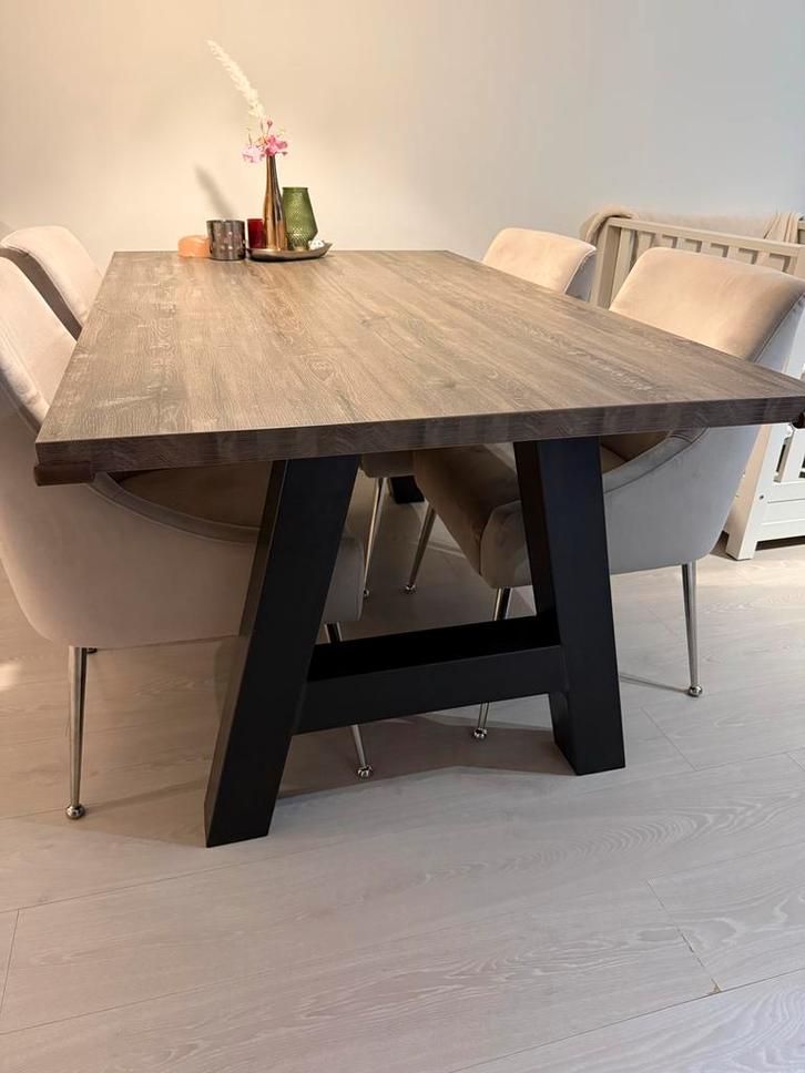 Donkerbruin eikenkleur eettafel, Huis en Inrichting, Tafels | Eettafels, Gebruikt, 100 tot 150 cm, 150 tot 200 cm, Vijf personen of meer